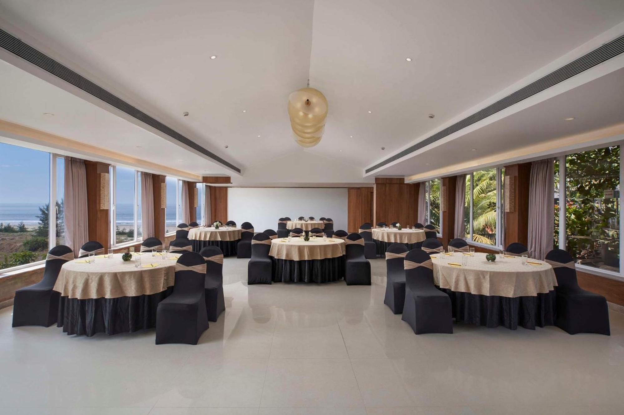 Mandrem Beach Resort, A Member Of Radisson Individuals Retreat 外观 照片